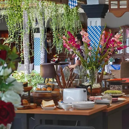 Raintree Boutique Villa & Gallery-2